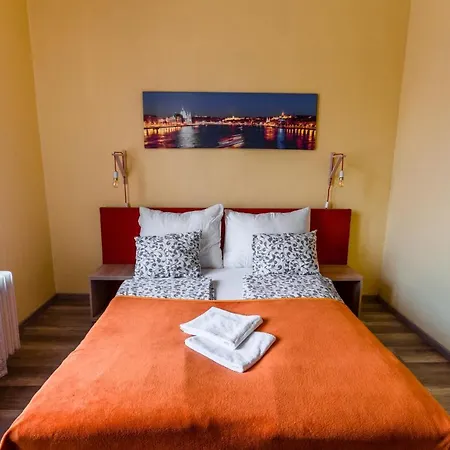 Goodmo House Хостел Будапешт