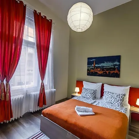Goodmo House Хостел