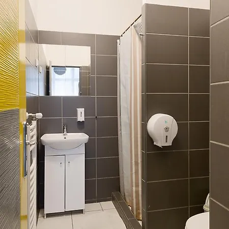Goodmo House Хостел Будапешт