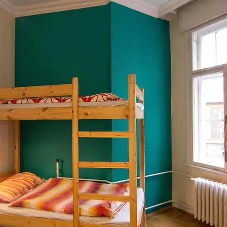 Goodmo House Vandrarhem *