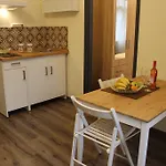Hostel Goodmo House *