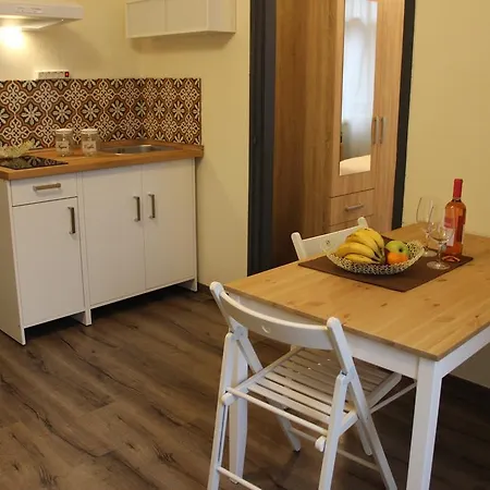 Hostel Goodmo House *