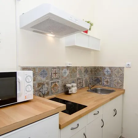 Hostal Goodmo House *