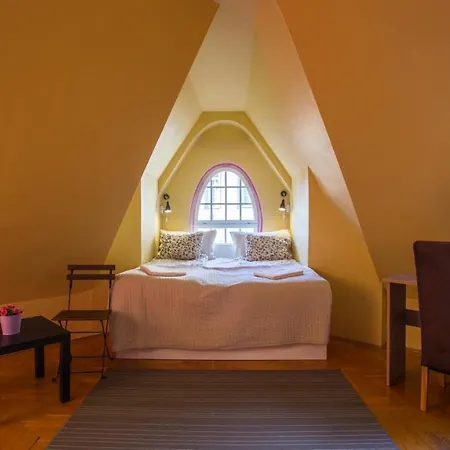 Goodmo House Hostal