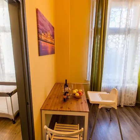 Goodmo House Hostal