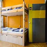 بيت شباب Goodmo House بودابست