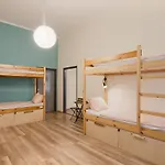 Goodmo House بيت شباب *
