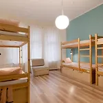 بيت شباب Goodmo House *
